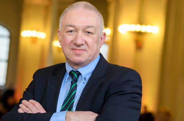Gustav Horn ، متخصص در اقتصاد کلان و چرخه های کسب و کار "عنوان =" گوستاو شاخ ، متخصص در اقتصاد کلان و چرخه های تجارت "/>
<figcaption class=